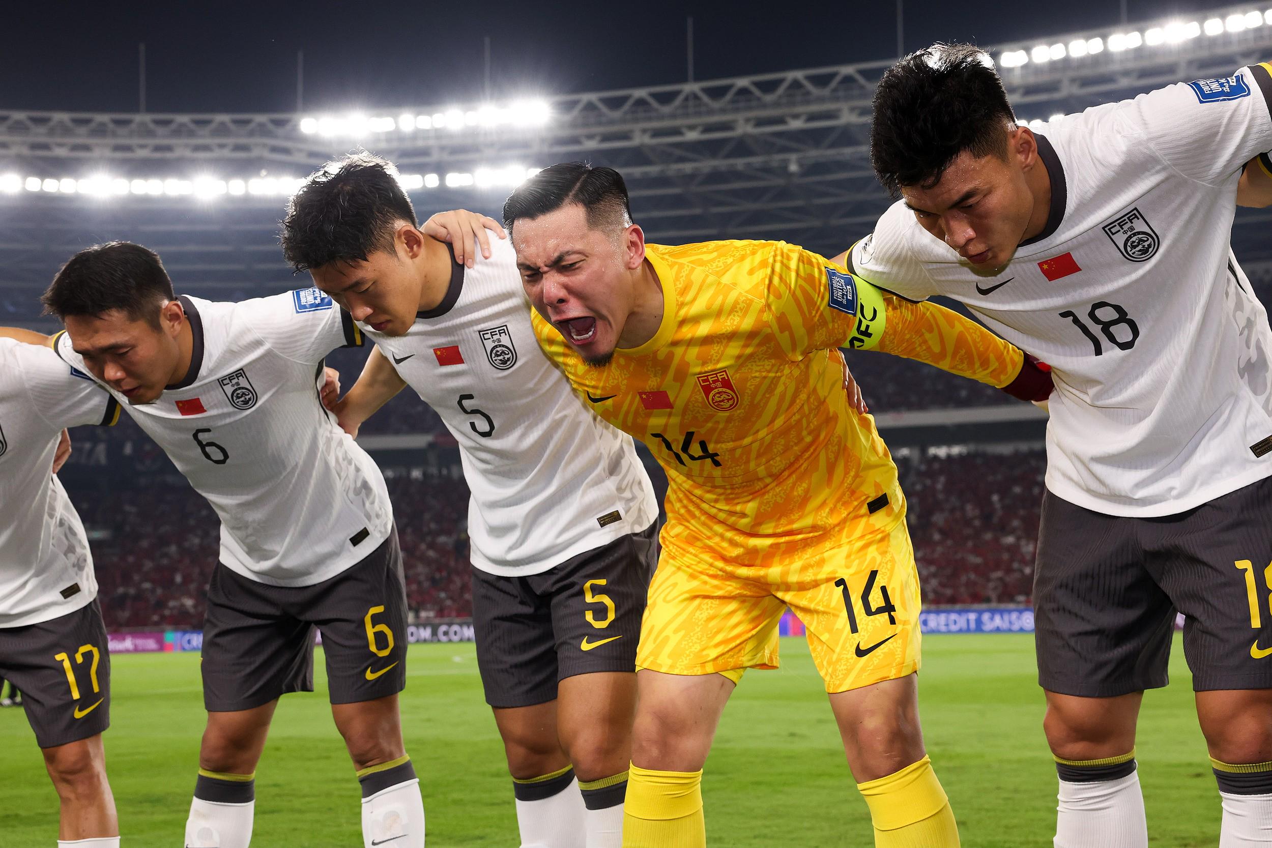 国足球员客串CBA篮球比赛视频全纪录